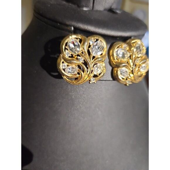 Vintage Large Trifari Quatrefoil Stud Earrings Oval Rhinestones - Picture 2 of 4